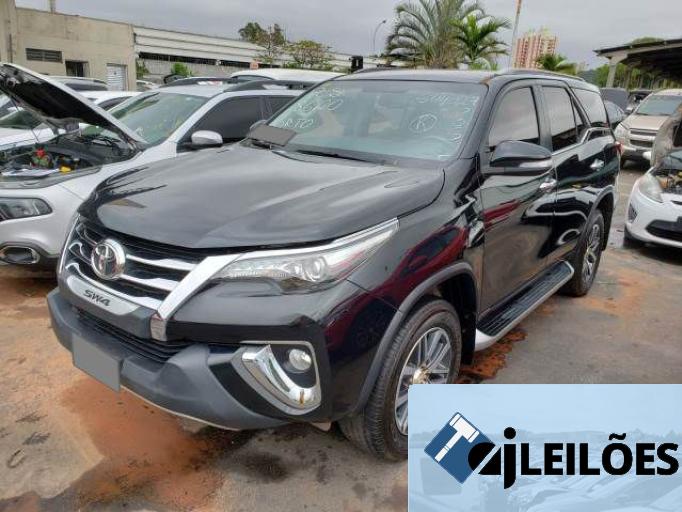 TOYOTA HILUX SW4 17/17